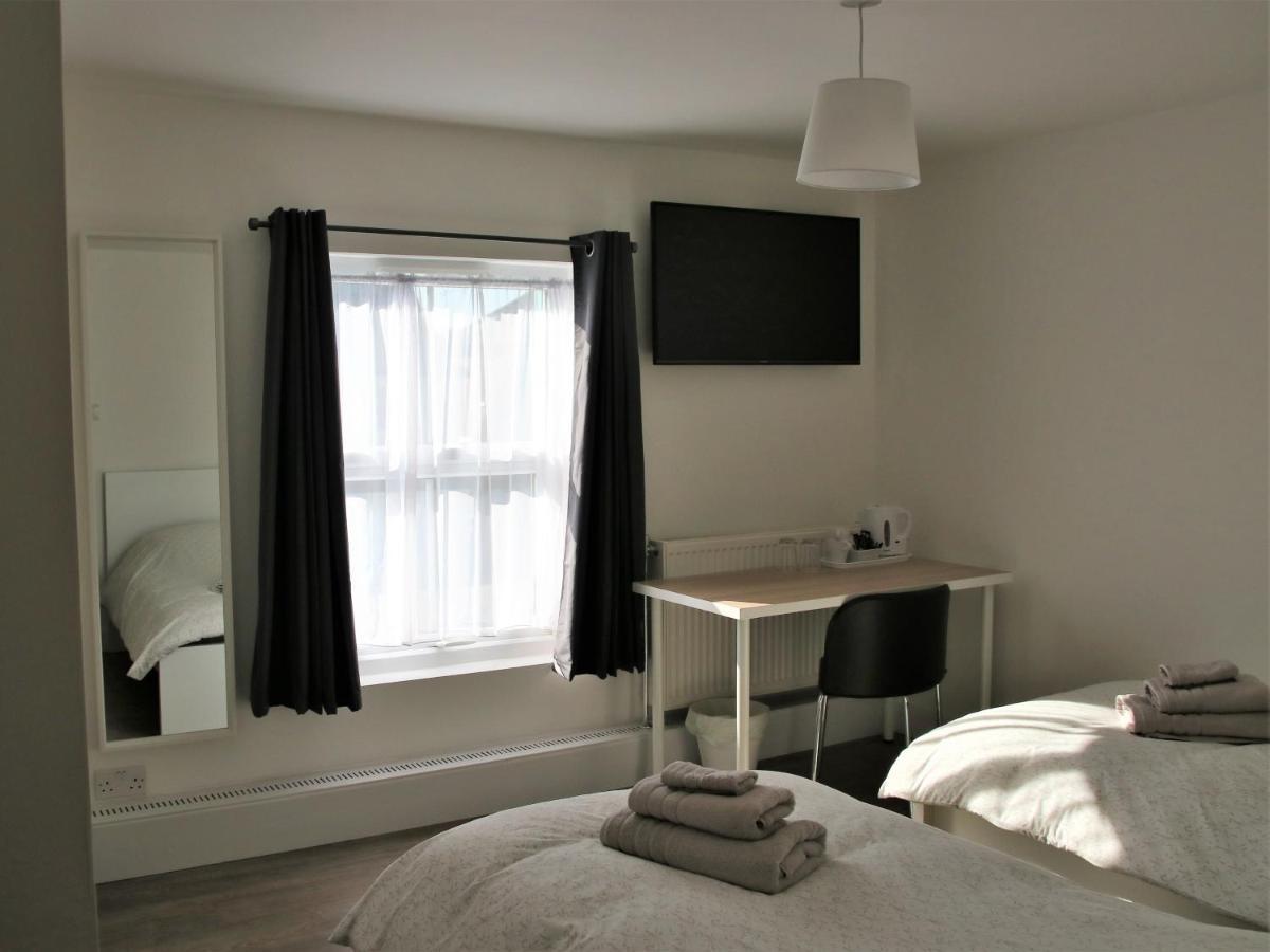 Chambre Lits Jumeaux avec Salle de Bains Commune