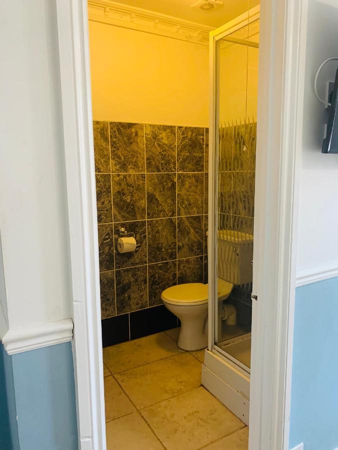 Twin Room Shower,1226168177:JPEG